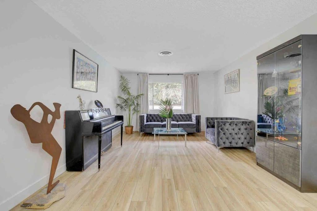 Resort Style 4 Bedroom House With Pool Minutes From Strip Las Vegas Bagian luar foto