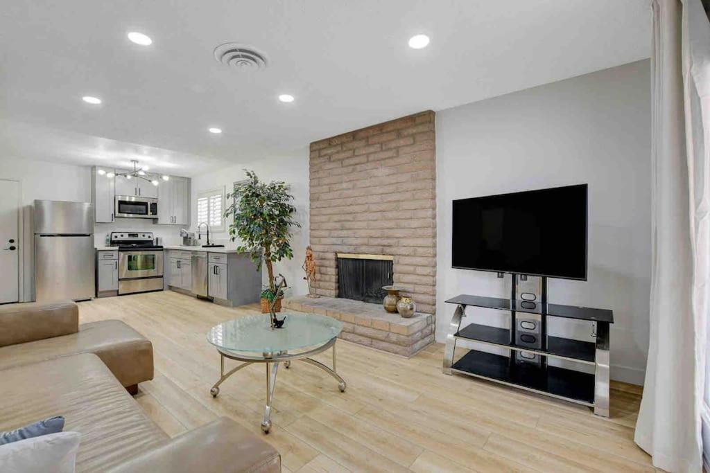 Resort Style 4 Bedroom House With Pool Minutes From Strip Las Vegas Bagian luar foto